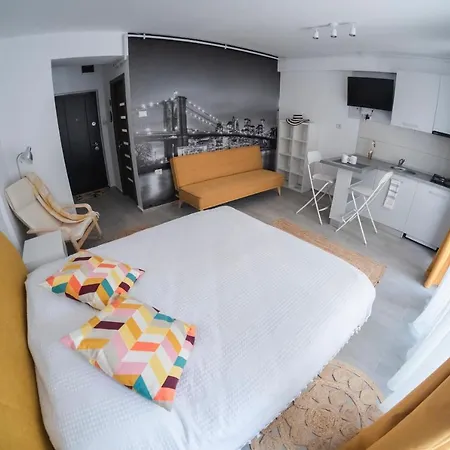 Queen's View Studio - Beachfront Apartment Navodari