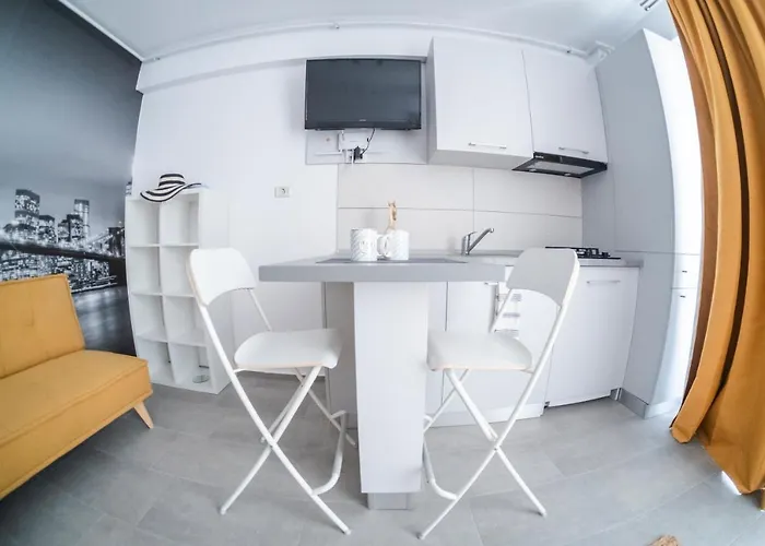 Queen's View Studio - Beachfront Apartment Navodari