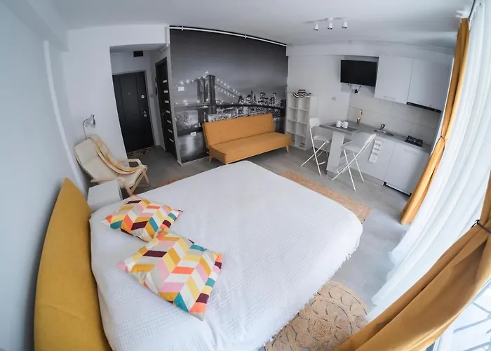 Queen's View Studio - Beachfront Apartment Navodari