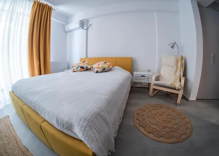 Queen's View Studio - Beachfront Apartment Navodari