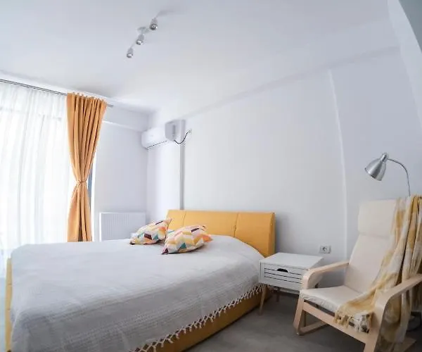 Queen's View Studio - Beachfront Navodari